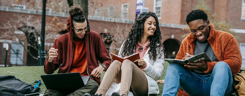 Mejores estrategias para promover el voto online en universidades